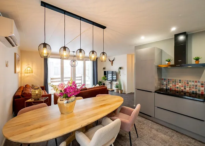 펜션 Recreatiepark Maas En Bos 벨러루이